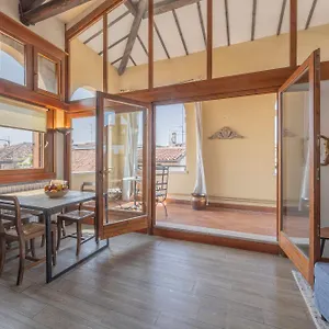  Apartment The Bright Nest Italien